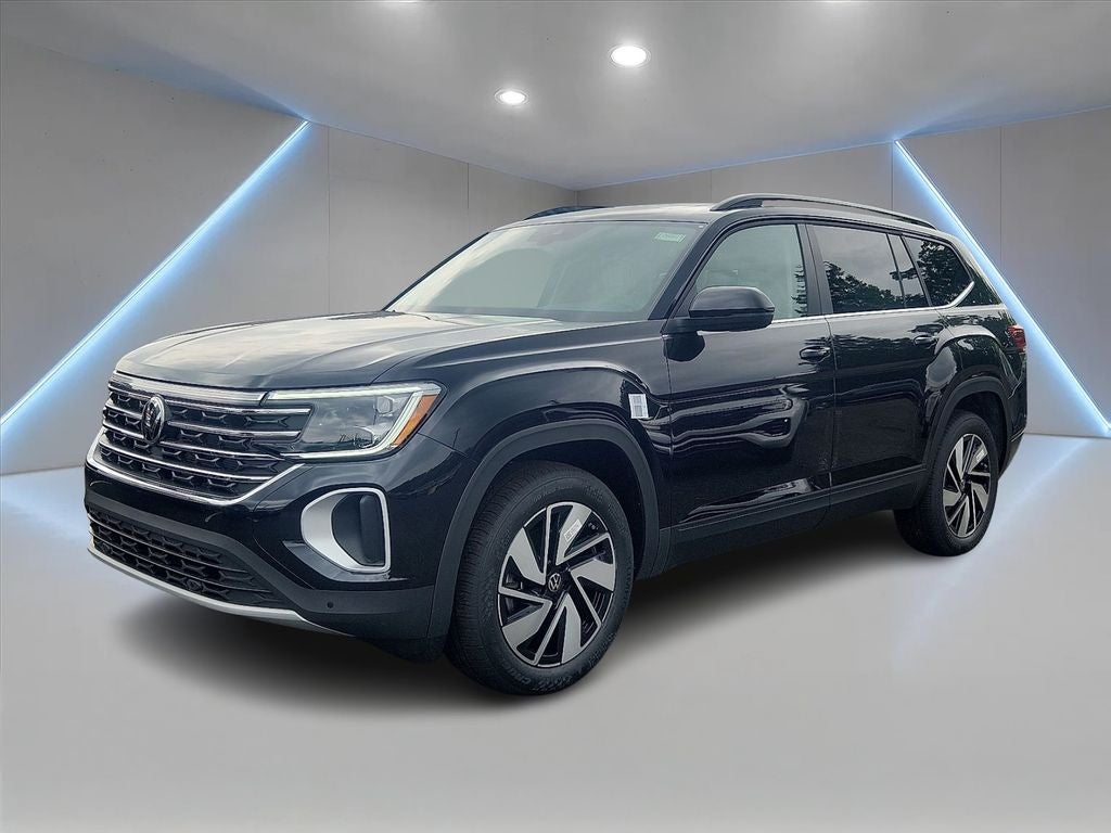 2026 Volkswagen Atlas 2.0T SE w/Technology in Deep Black — front three-quarter view